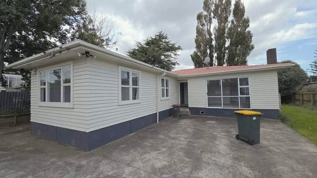 Large separate living area with heat pump installed